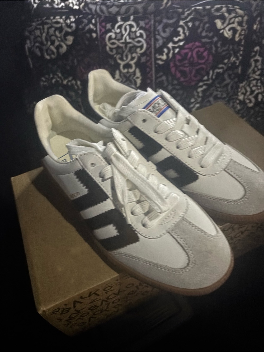 Back70 Classic White and navy women’s Casual Sneakers